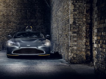 Aston Martin Vantage i DBS Superleggera 007